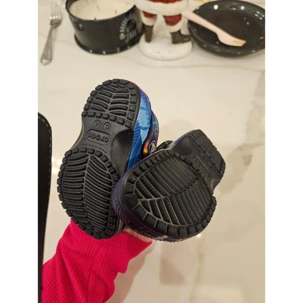 Baby‎ galaxy crocs size 4c